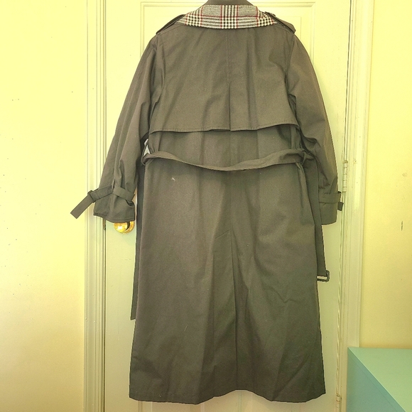 LONDON FOG WOMEN’S TRENCH COAT, Size 12 PET. With Belt, Scaft, Good Condition - Picture 8 of 16
